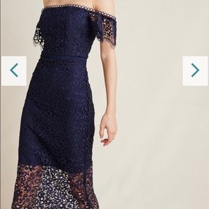 ML Monique Lhuillier Off-The-Shoulder Lace Dress